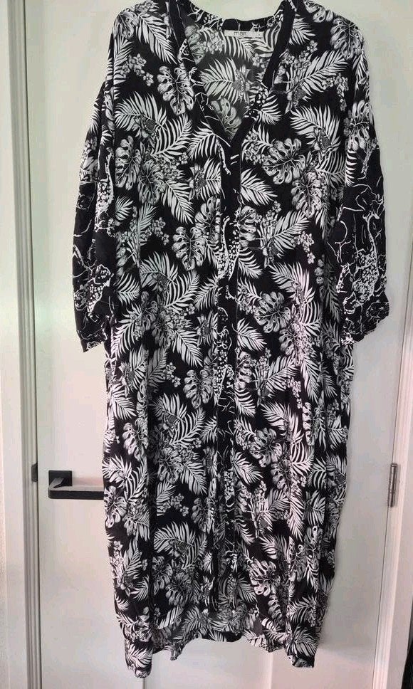 Mat Zwart-wit jurk met tropische print - Maat L (50), Kleding | Dames, Mat, Verzenden, Zo goed als nieuw, Jurk
