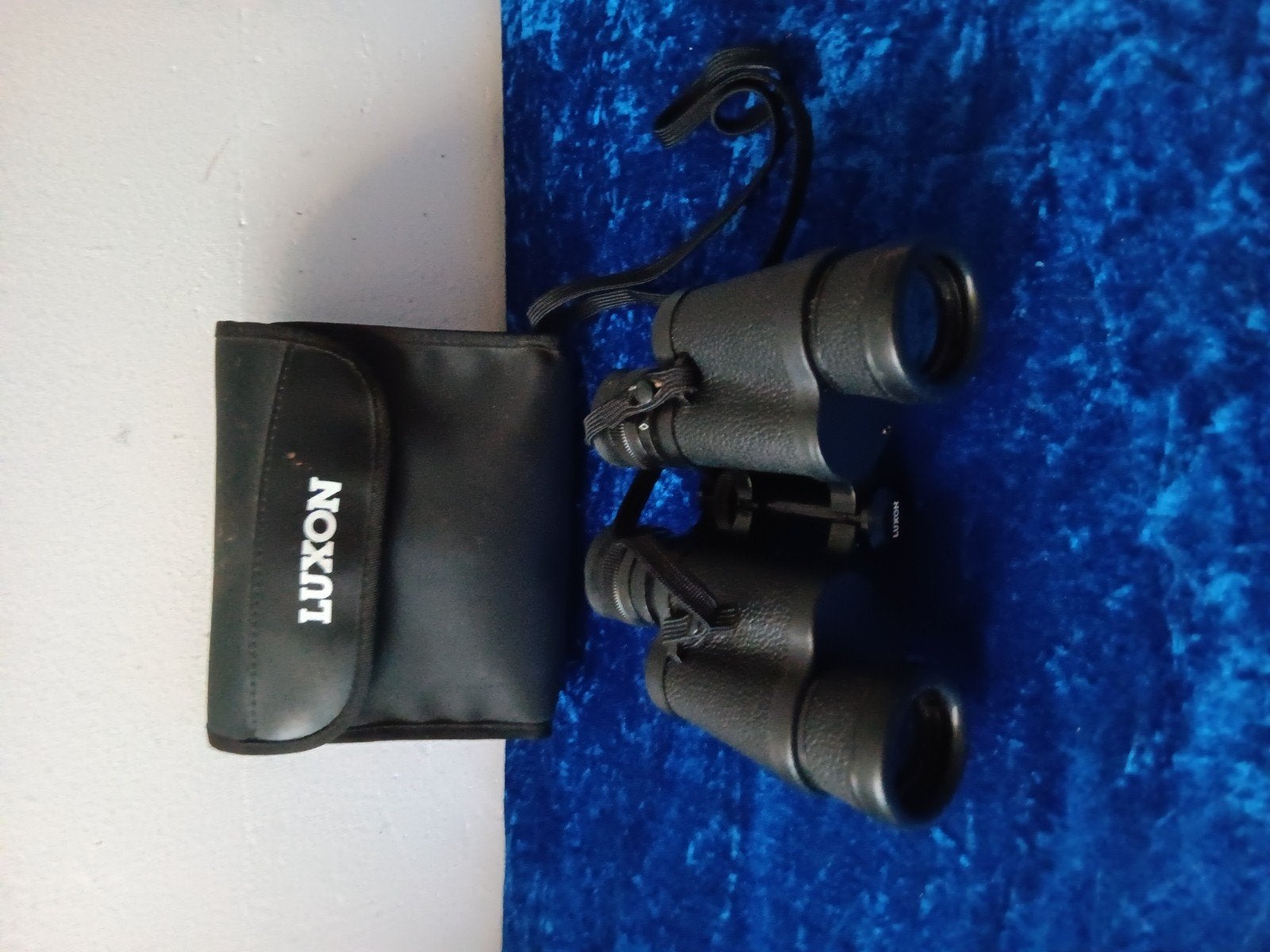 Luxon 8x30 Verrekijker met Tas - Zo goed als nieuw, Zo goed als nieuw, 8 tot 12x, Met hoes of tas, Porro (met knik)