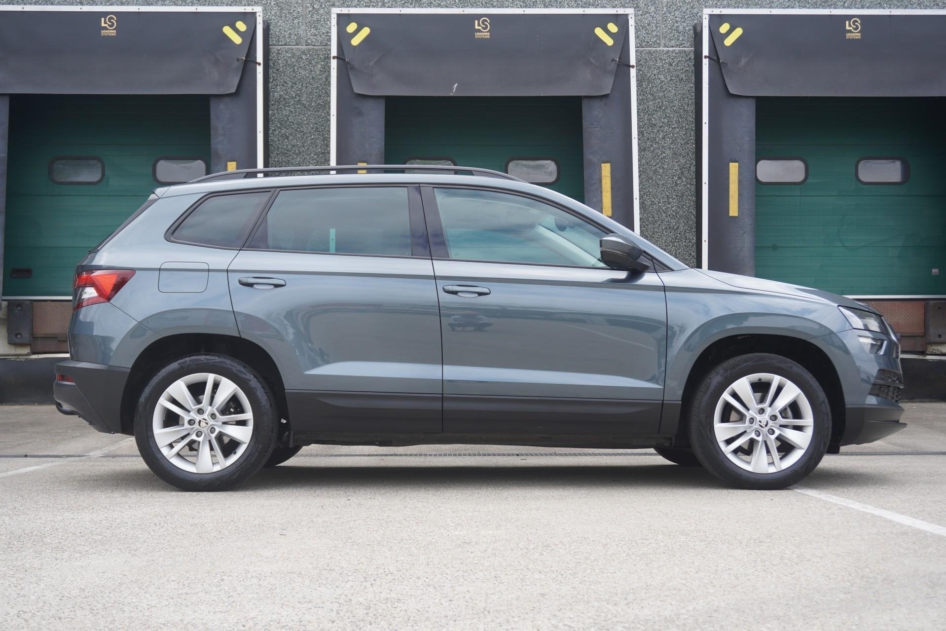 Skoda Karoq 1.5 TSI 150pk DSG ACT Business Edition | Trekhaa, Auto's, 12 maanden, Stof, 4 cilinders, Bedrijf