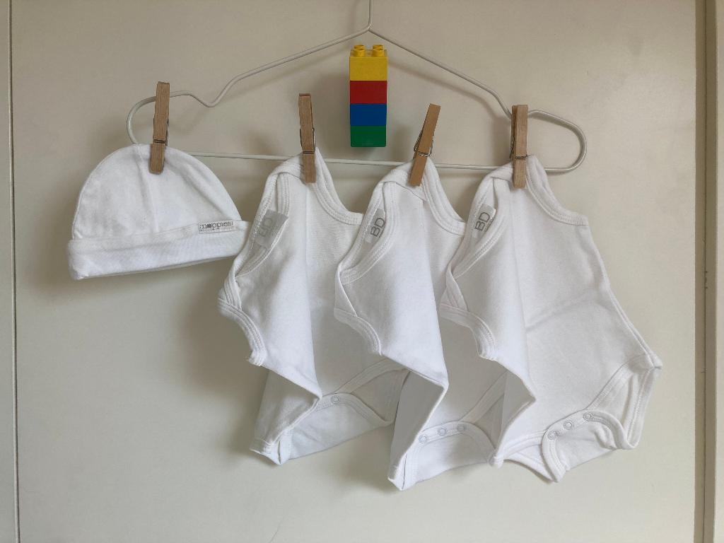 Setje Witte Rompertjes en Noppies Mutsje Newborn, Nacht- of Onderkleding, Jongetje of Meisje, Ophalen of Verzenden, Zo goed als nieuw