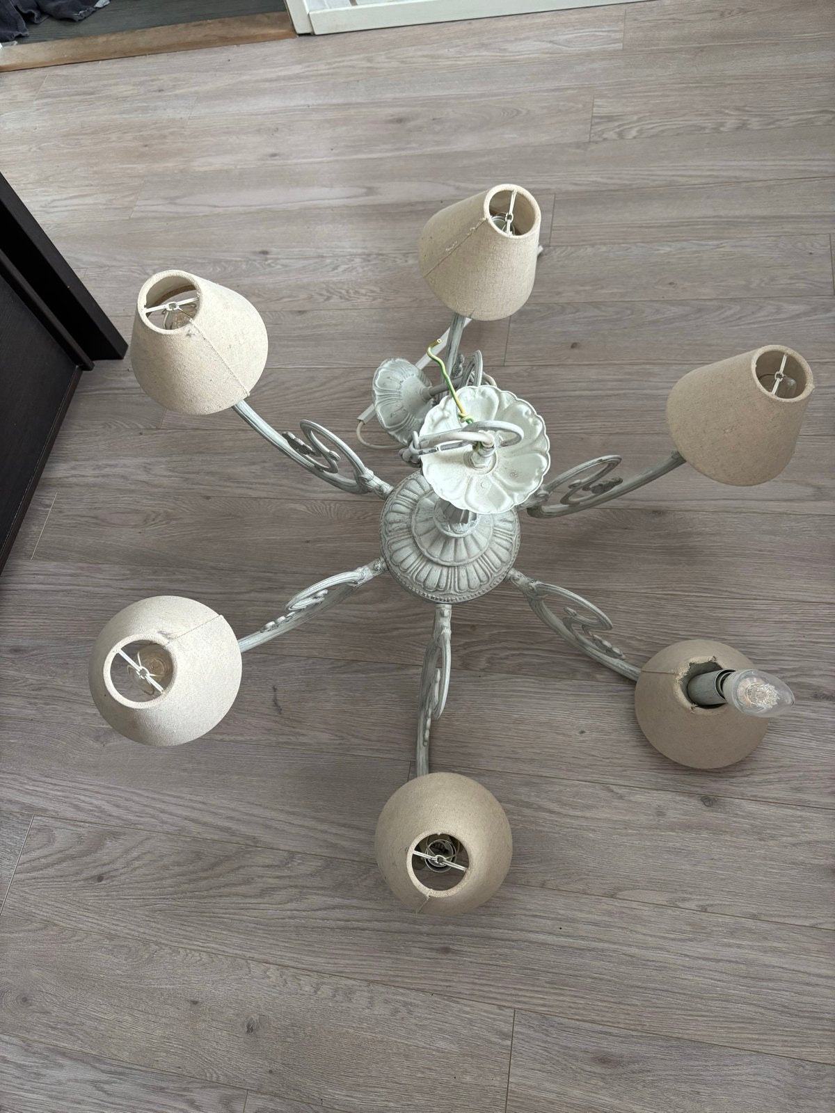 Zware kroonluchter met 6 armen - 1 kapje defect, Huis en Inrichting, Lampen | Kroonluchters, Ophalen, Gebruikt