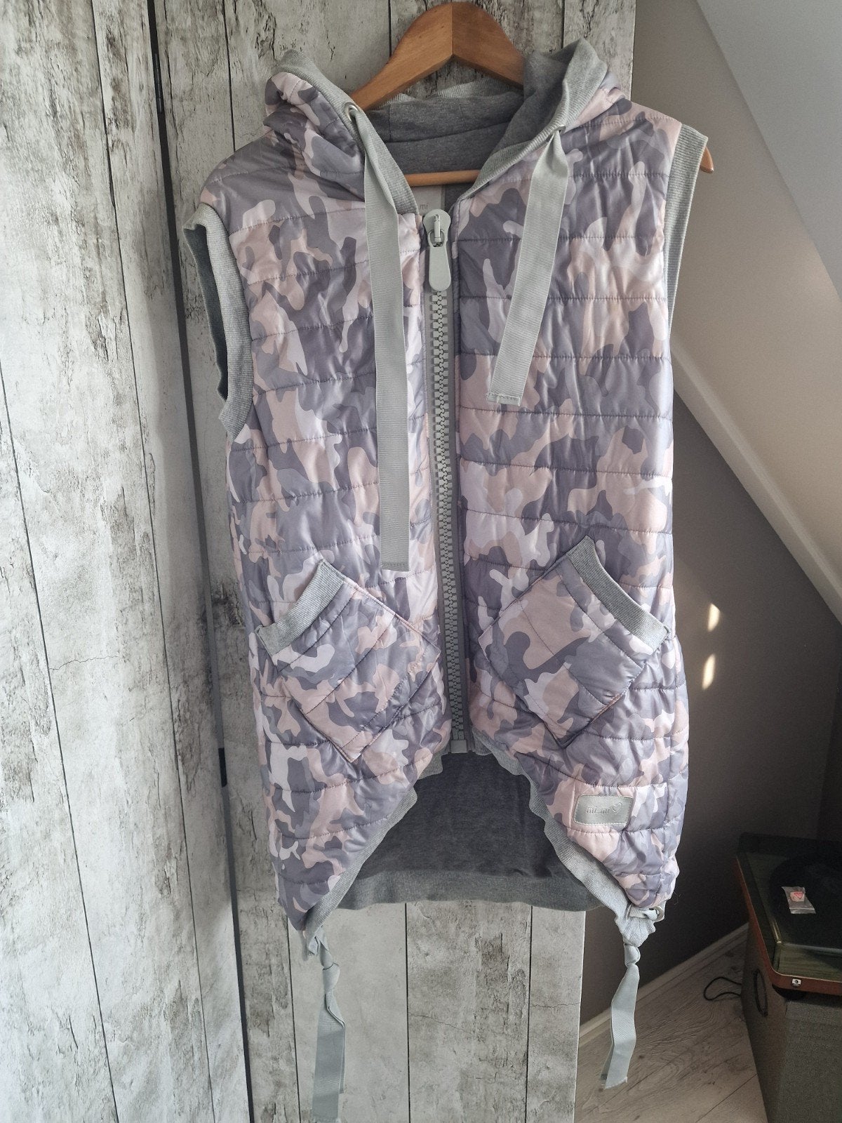 Mi...mi camouflage bodywarmer met capuchon, Maat 38/40 (M), Mi...mi, Ophalen of Verzenden, Zo goed als nieuw