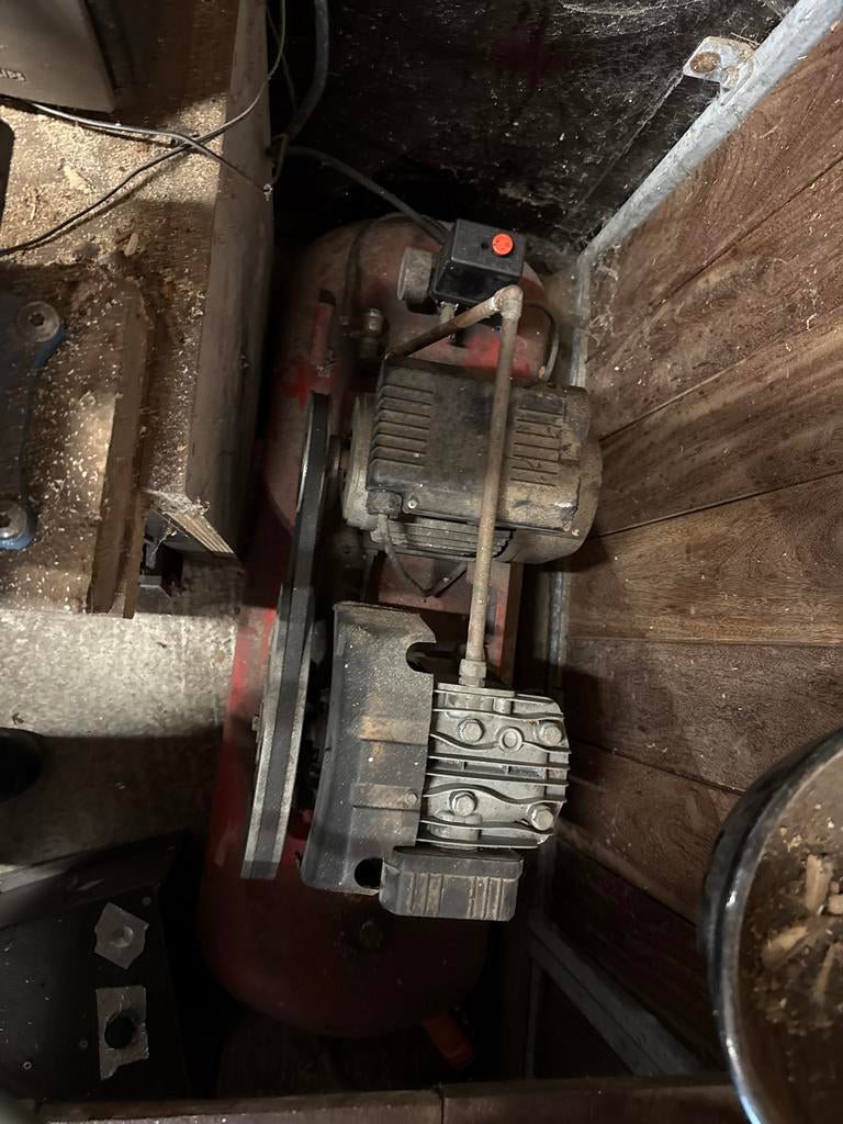 Gebruikte compressor met grote tank, Doe-het-zelf en Verbouw, Compressors, Ophalen, Gebruikt, 200 tot 400 liter/min, 6 tot 10 bar