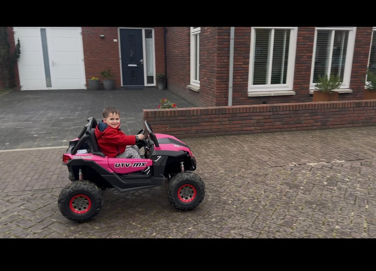Roze 2-persoons elektrische kinderbuggy UTV-MX, Ophalen, Zo goed als nieuw, Overige typen