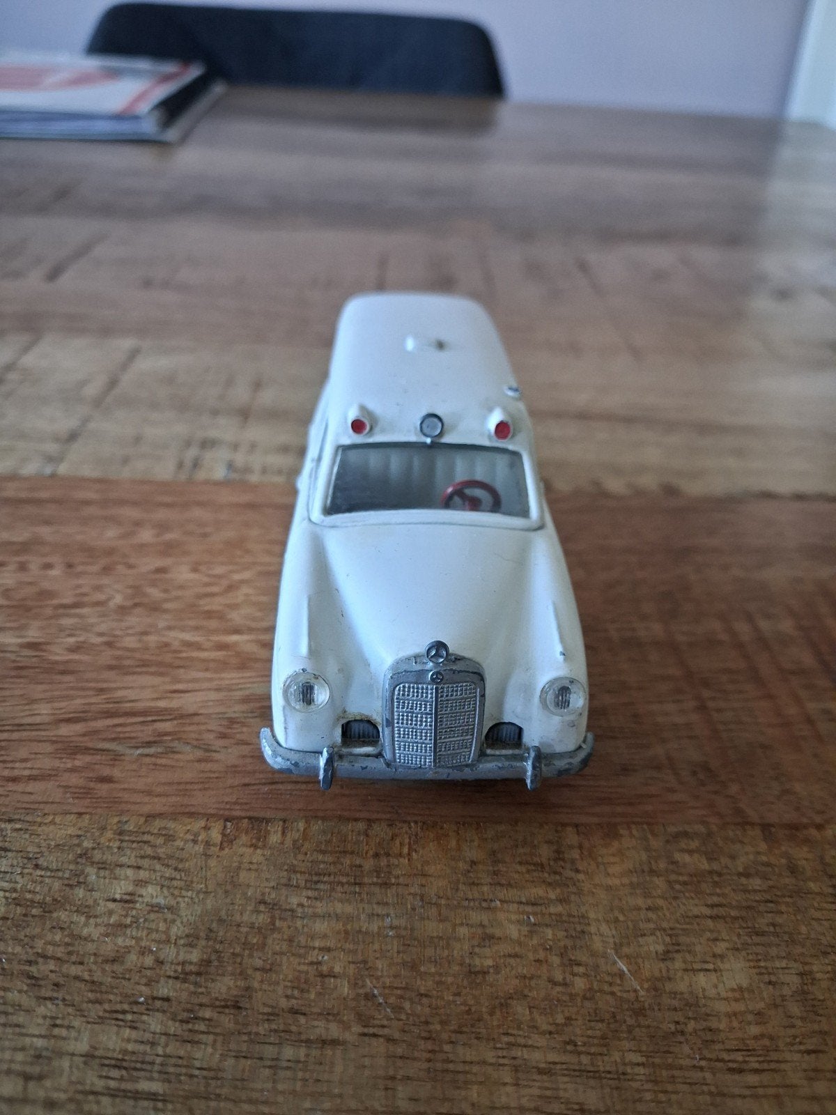 Tekno Mercedes 220 S Ambulance., Hobby en Vrije tijd, Modelauto's | 1:43, Ophalen of Verzenden, Zo goed als nieuw, Auto, Overige merken