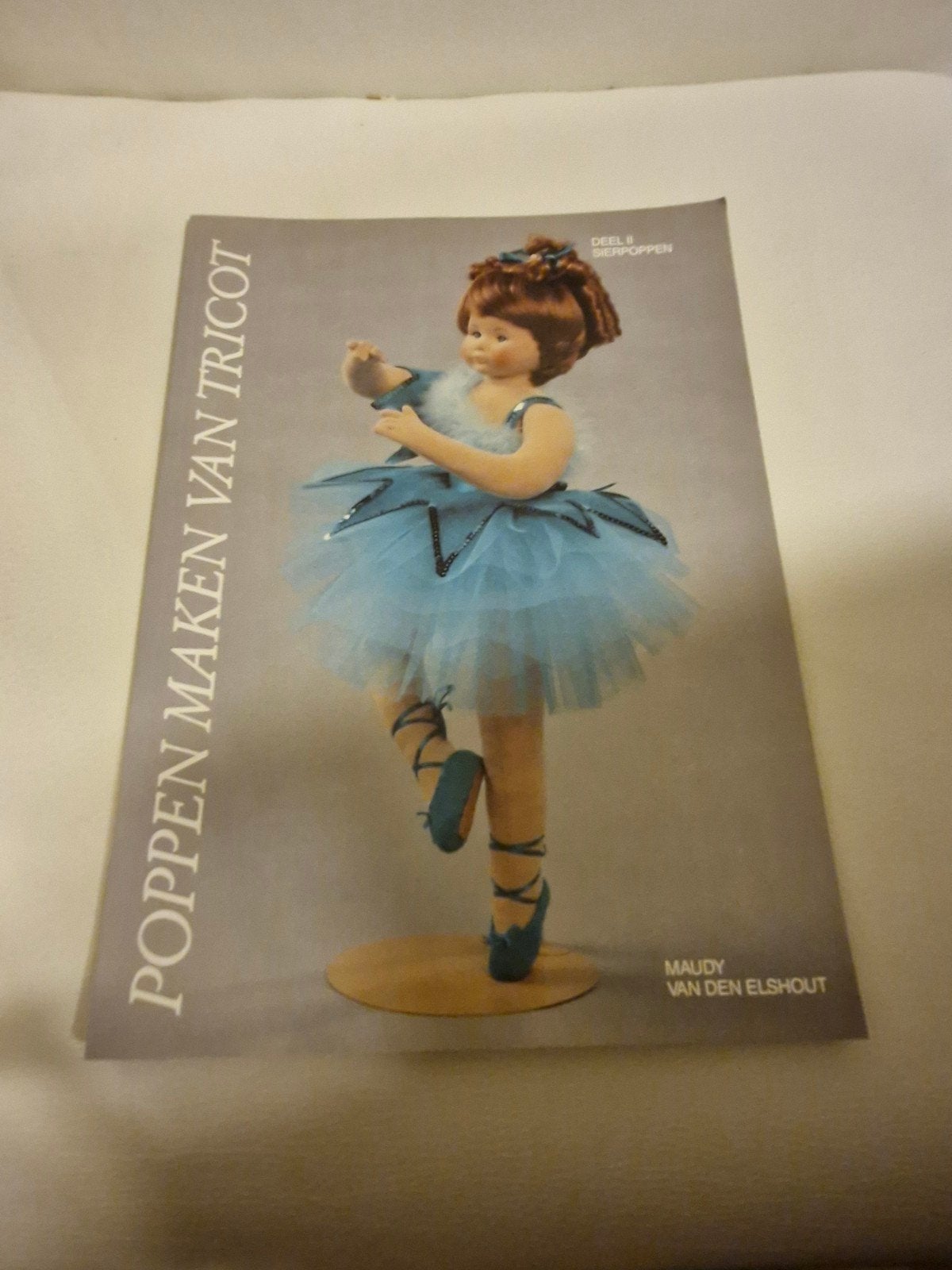 Boek: Poppen maken van tricot - Maudy van den Elshout, Ophalen of Verzenden, Gebruikt, Overige typen