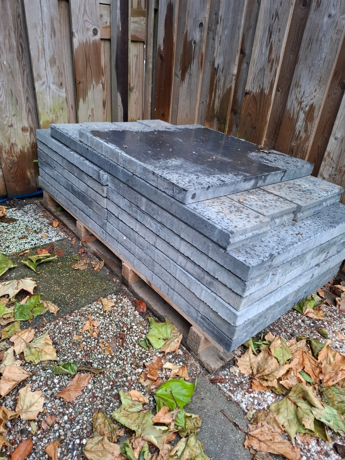 13 stuks tegels 60x60x4dik en 4x opsluitbanden 5x15x100, Tuin en Terras, Ophalen, Beton, Minder dan 5 m², Overige typen