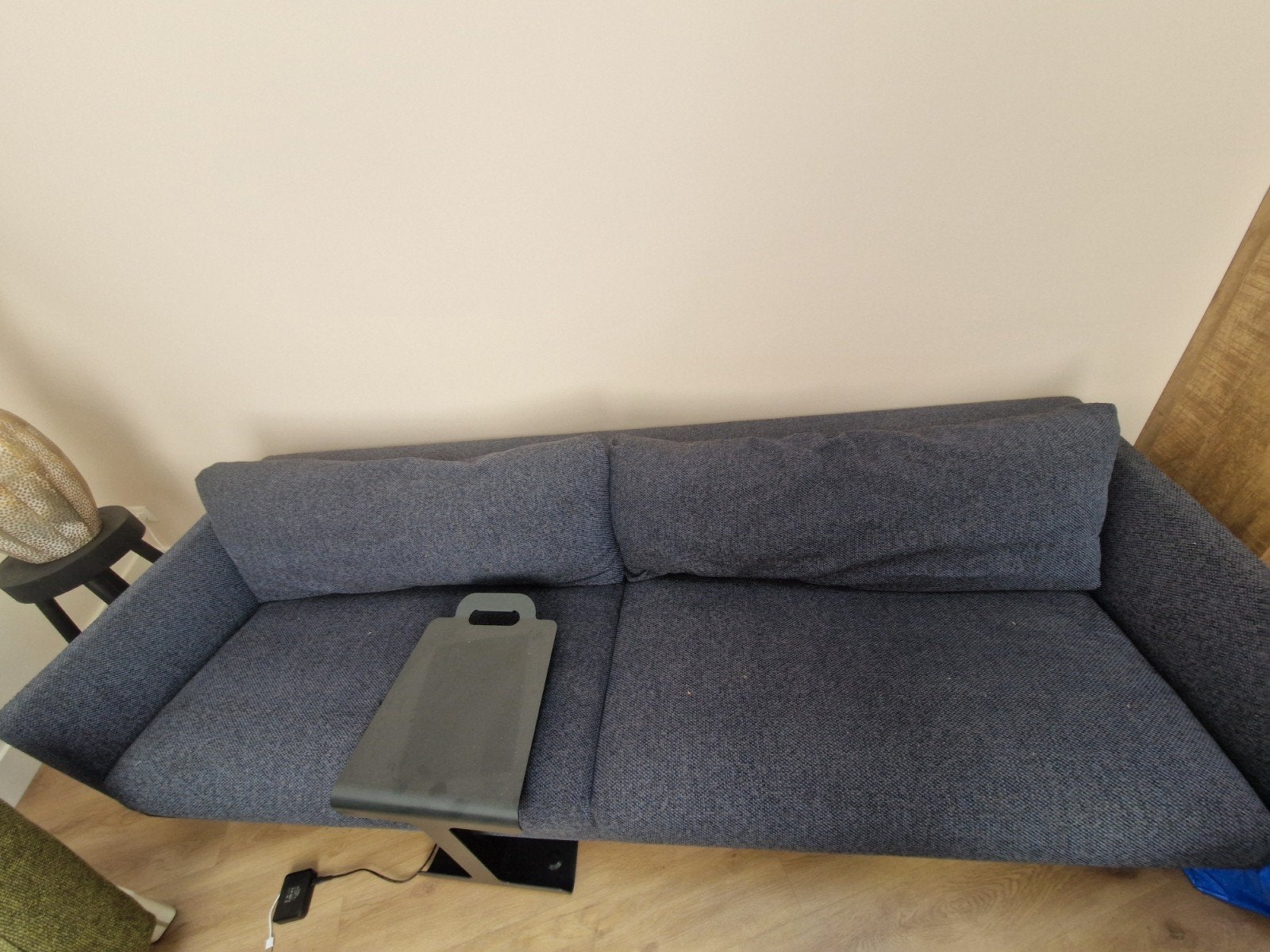 Comfortabele 3 1/2-zits bank in blauwe stof, Ophalen, 75 tot 100 cm, Zo goed als nieuw, Rechte bank