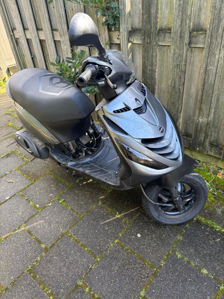 Zip 80cc ook te ruil, Fietsen en Brommers, Scooters | Piaggio, Zo goed als nieuw, Zip, Benzine, Ophalen