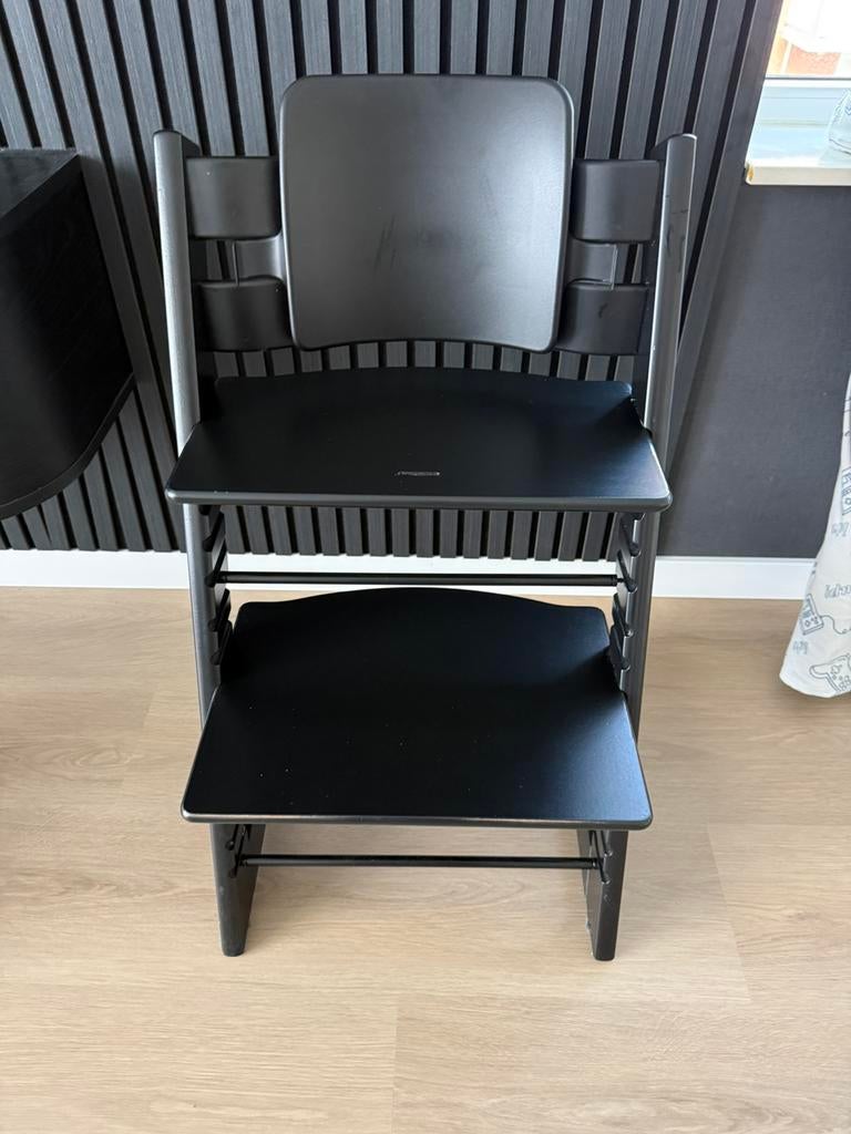 Stokke tripp trapp eetstoel zwart, Kinderen en Baby's, Kinderstoelen, Ophalen, Zo goed als nieuw, Meegroeistoel
