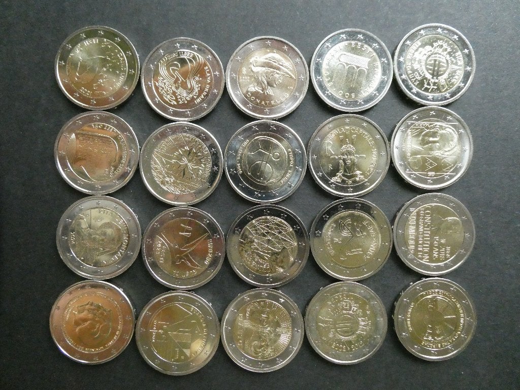 Set € 2 munten uit: 6xItal, 8xEstl, 3xCyprus, 2xNL, 1xLux, Ophalen of Verzenden, Overige landen, 2 euro, Setje