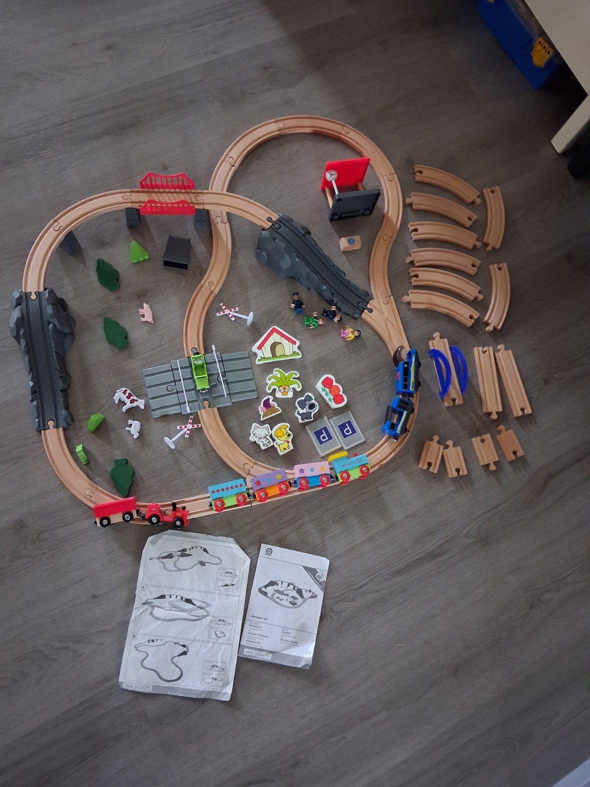 2 Houten treinsets met zelfrijdende trein, Ophalen of Verzenden, Zo goed als nieuw, Overige typen