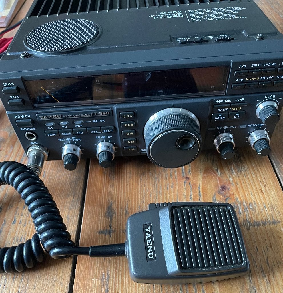 Yaesu FT-890 HF Transceiver - Zo goed als nieuw, Ophalen of Verzenden, Gebruikt, Zender en Ontvanger