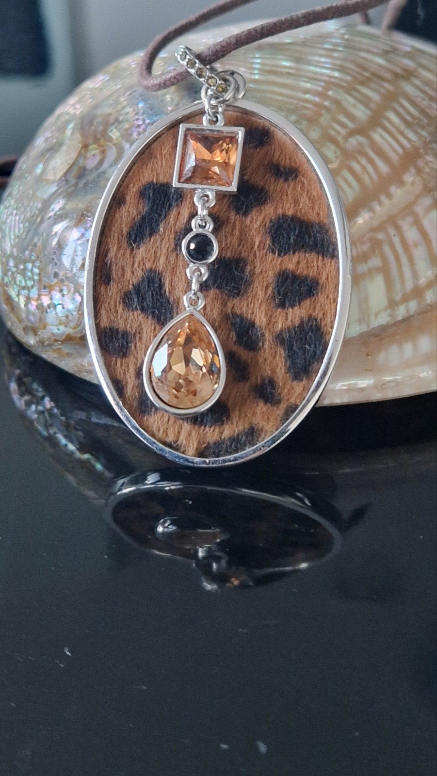 Swarovski ketting met luipaardprint en kristallen, Verzamelen, Ophalen of Verzenden, Zo goed als nieuw, Sieraad of Horloge