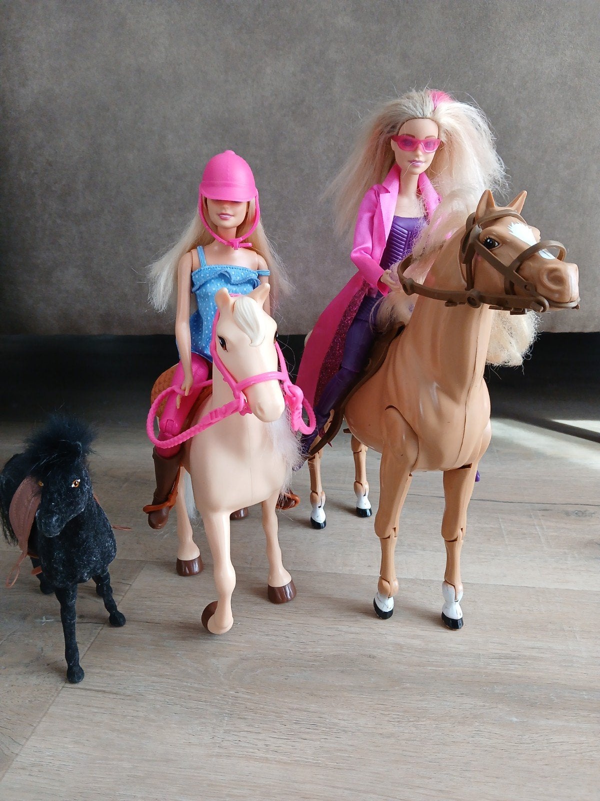 set Barbies met paarden, ook salto barbie, Ophalen of Verzenden, Zo goed als nieuw, Barbie
