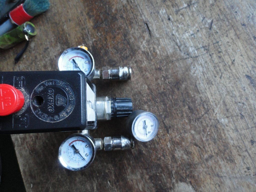 Drukschakelaar + reduceerventiel + extra manometer, Doe-het-zelf en Verbouw, Gebruikt, 6 tot 10 bar, Ophalen of Verzenden, 200 tot 400 liter/min