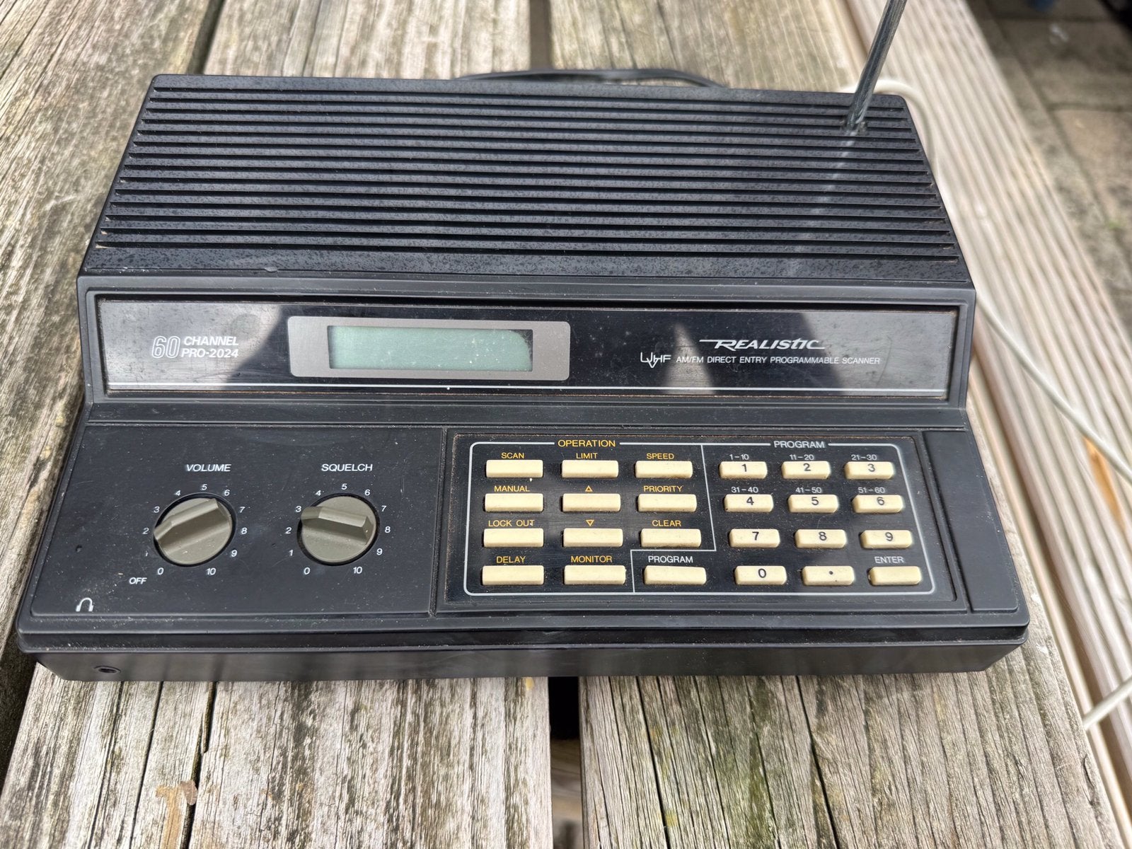 Te koop Realistic scanner uit de begin jaren 90, Ophalen of Verzenden, Zo goed als nieuw, 30 tot 200 kanalen