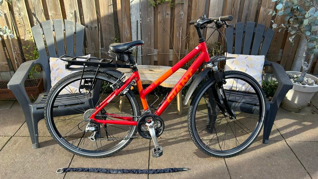 Opvallende rode Giant dames trekkingfiets., Ophalen, 28 inch, Gebruikt, Velgrem