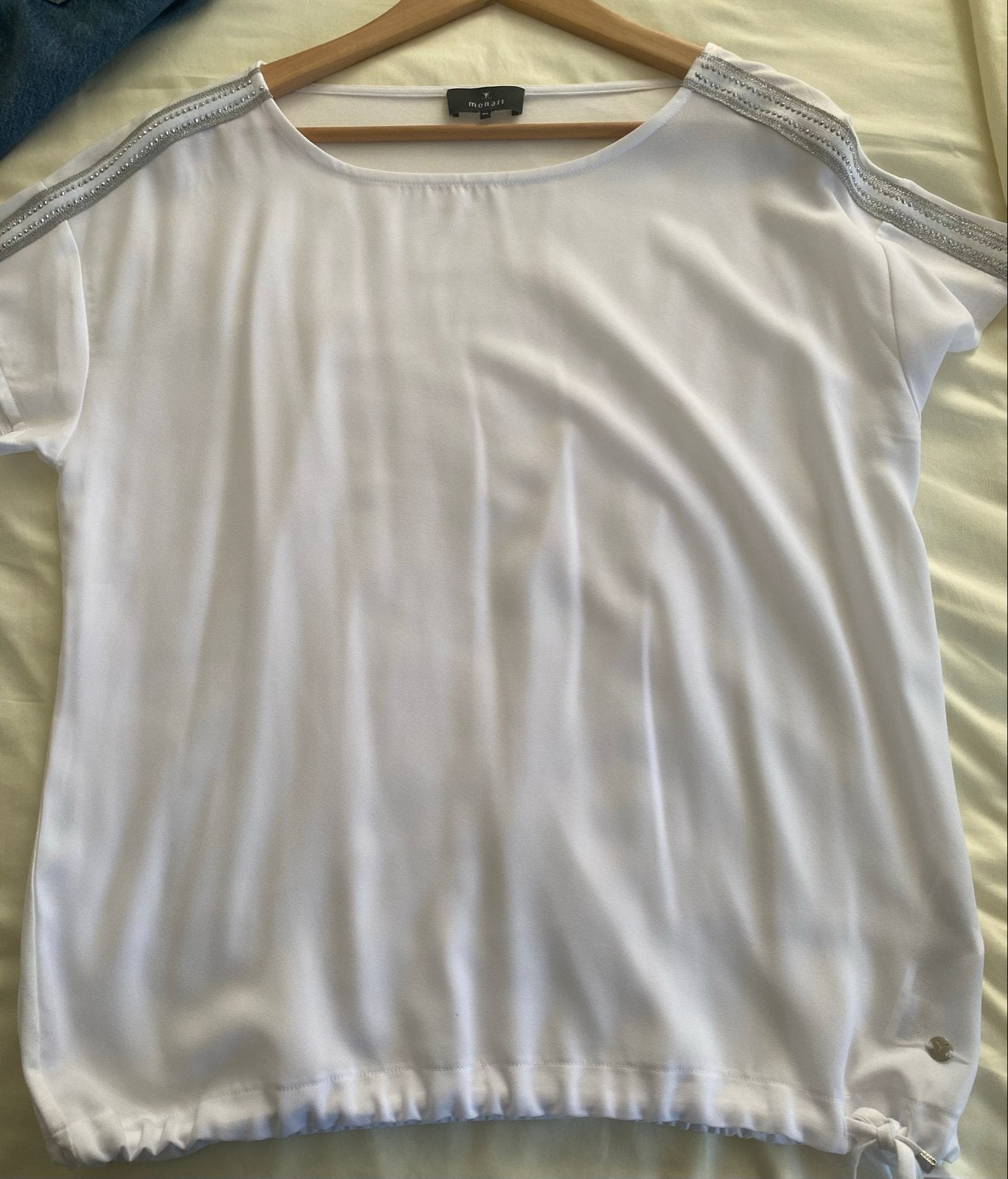 Monari witte top met zilveren details - Maat 40, Kleding | Dames, Maat 38/40 (M), Wit, Ophalen of Verzenden, Zo goed als nieuw