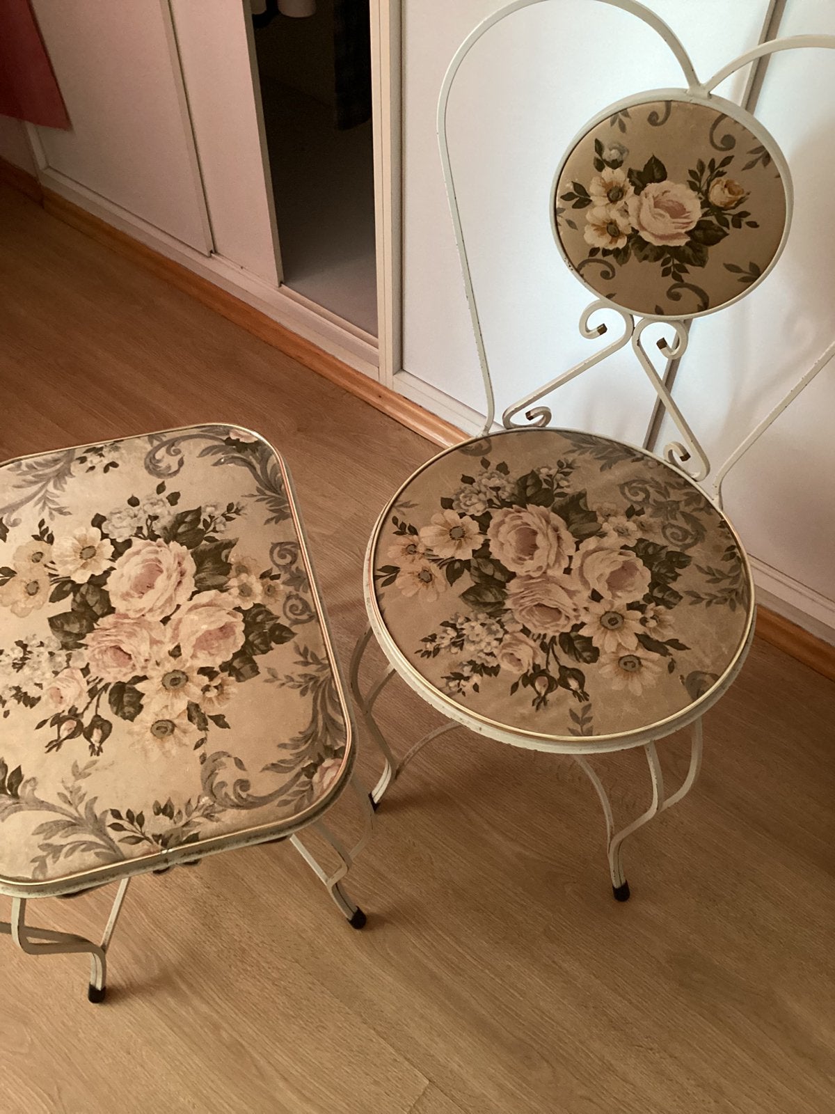 Stoel met tafel, Ophalen