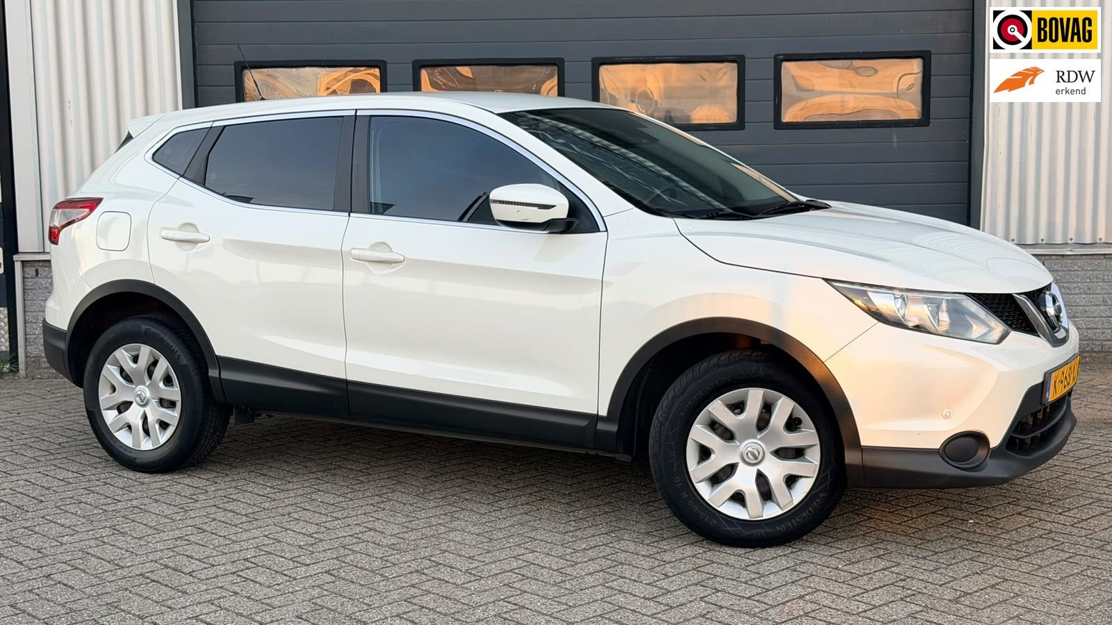 Foto 2 van Nissan Qashqai 1.2 T Visia ZEER NETJES!