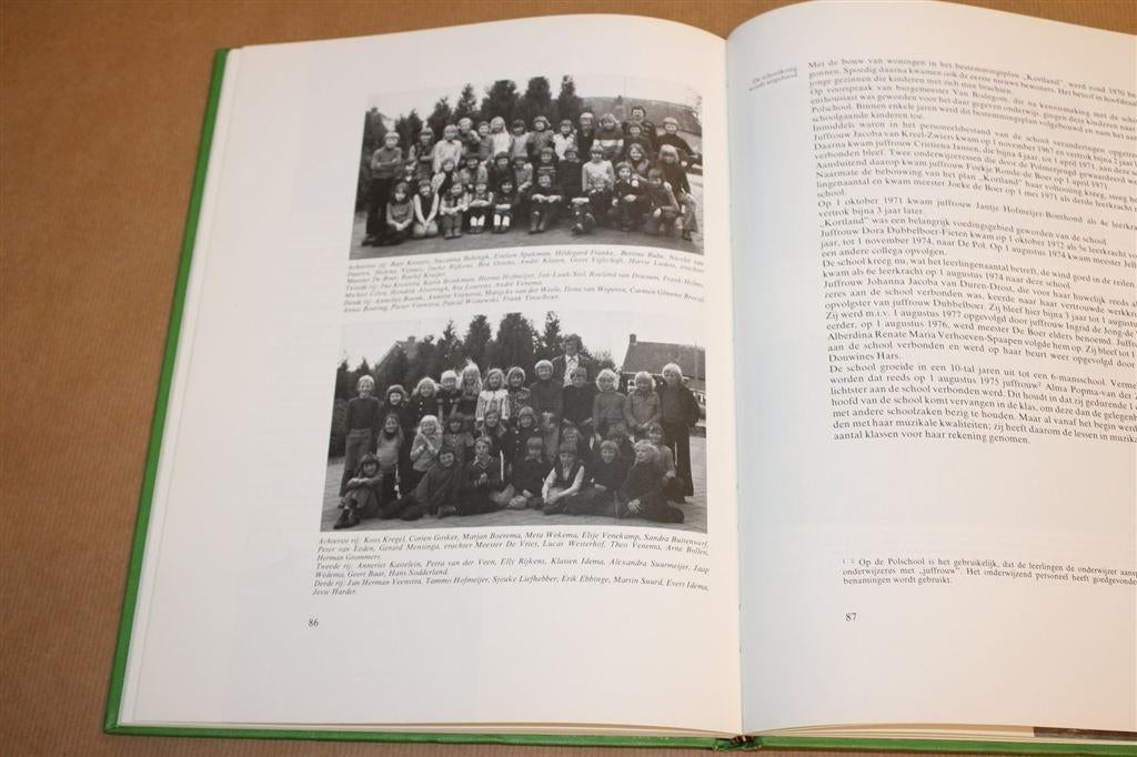 Gedenkboek school "De Pol" in Peize — 100 jaar [1882-1982], Boeken, Ophalen of Verzenden, Gelezen