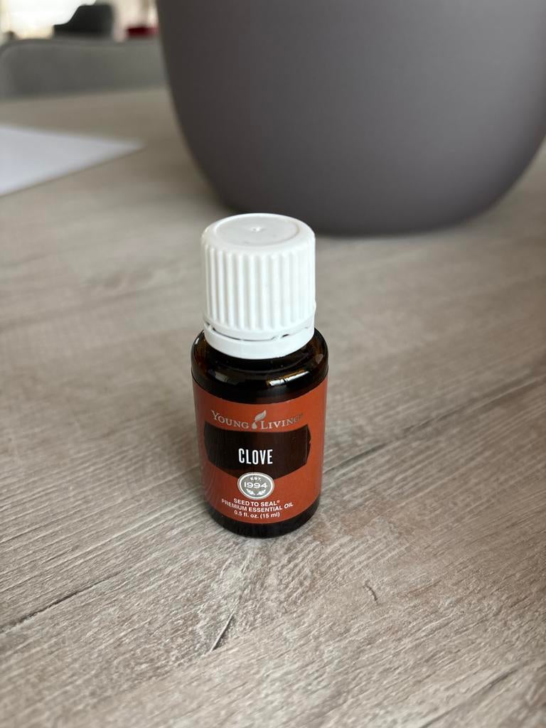 Young Living Clove Essentiële Olie 15ml, Ophalen of Verzenden, Nieuw, Bodylotion, Crème of Olie
