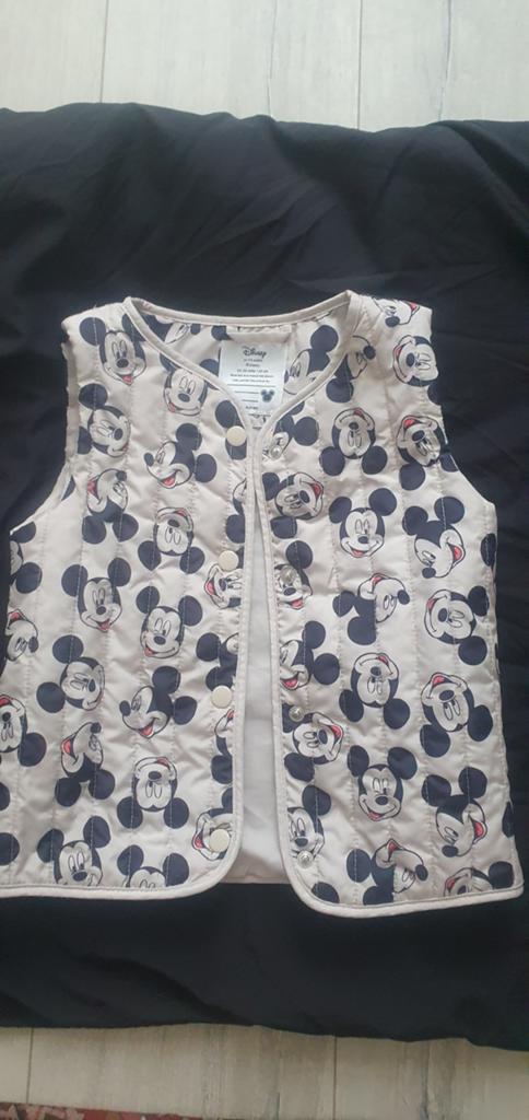 Disney Mickey Mouse gewatteerd vestje - Primark, Ophalen of Verzenden, Zo goed als nieuw, Jongen, Trui of Vest
