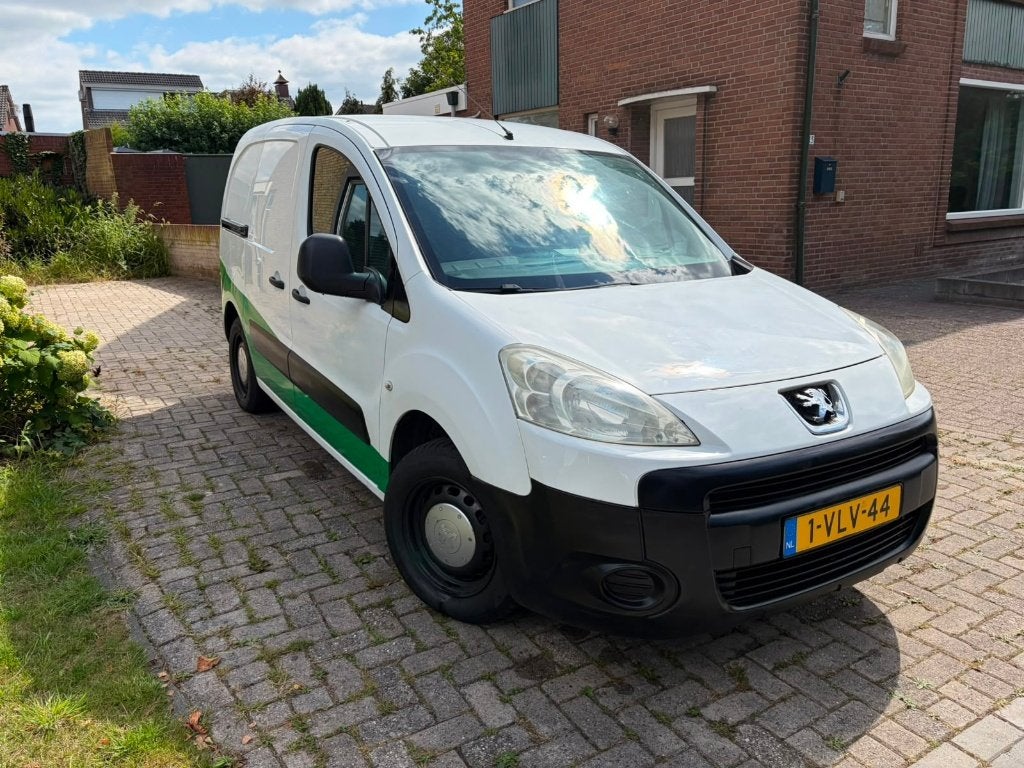 Peugeot Partner 1.6 HDI 55KW 2011 in prijs verlaagd!!, Voorwielaandrijving, Stof, 74 pk, Zwart