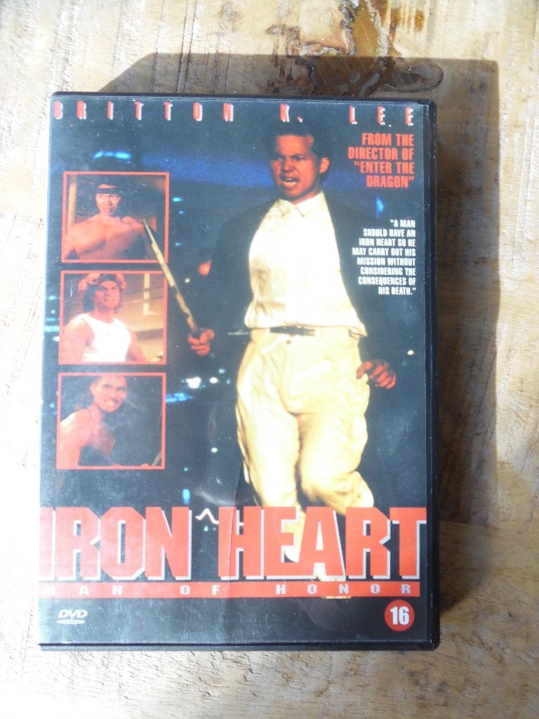 AKTIE MISDAAD - IRON HEART MAN OF HONOR - BRITTEN K LEE, Vanaf 16 jaar, Ophalen of Verzenden, Gebruikt, Overige gebieden
