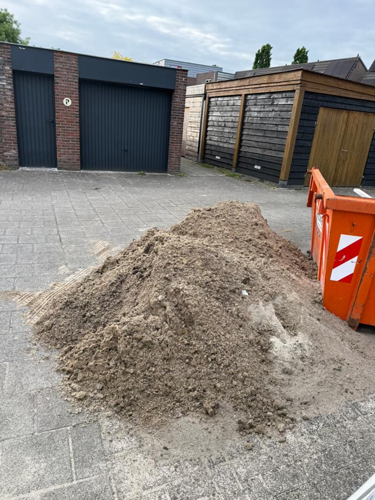 Gratis af te halen: Ophoogzand/witzand (ca. 2 kuub), Tuin en Terras, Zand, Ophalen, Gebruikt, Ophoogzand