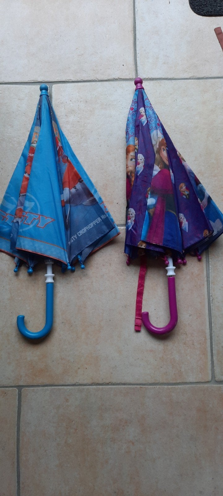 2 kinderparaplu's: Disney Frozen en Disney Planes, Ophalen, Gebruikt, Blauw