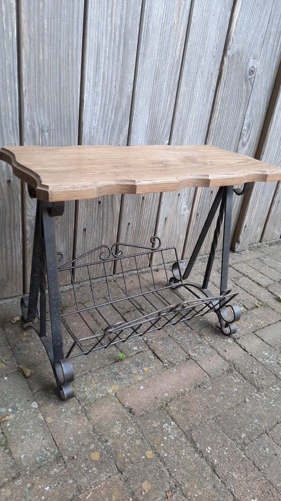 Lektuurtafeltje kranten bijzettafeltje hout smeedijzer, Huis en Inrichting, Ophalen, Minder dan 45 cm, Minder dan 55 cm, Gebruikt