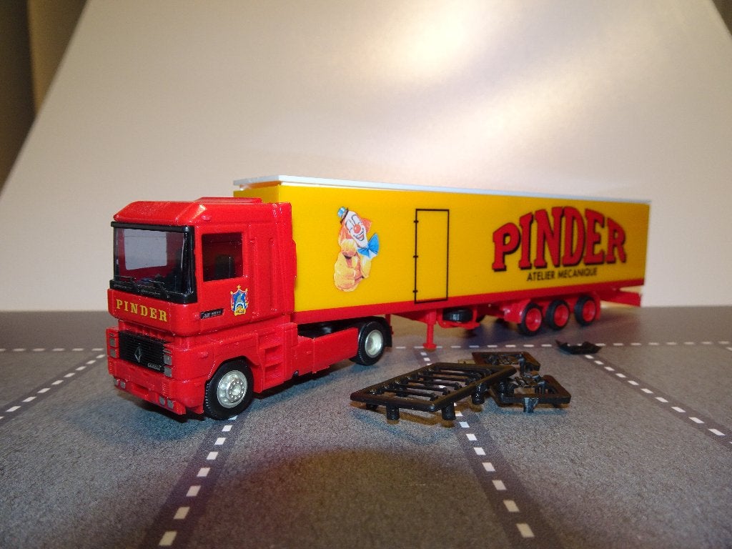 283 awm herpa circus pinder frankrijk renault ae 1:87 truck, Hobby en Vrije tijd, Ophalen of Verzenden, Zo goed als nieuw, Bus of Vrachtwagen
