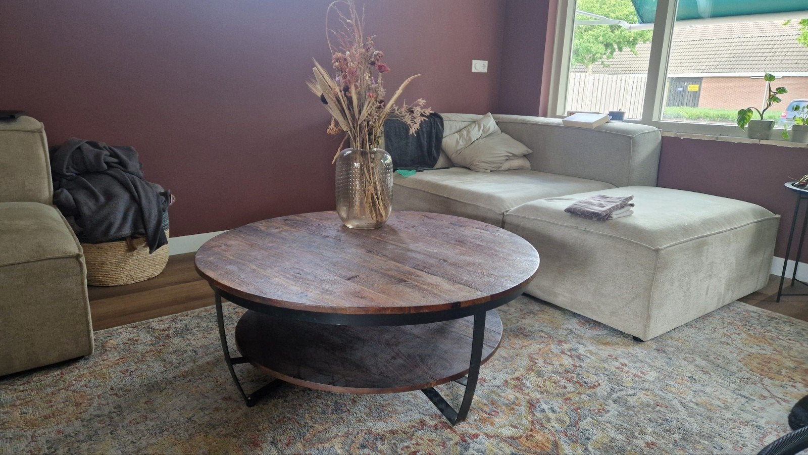 Ronde salontafel van mangohout met metalen onderstel, Gebruikt, Rond, Ophalen, Overige houtsoorten