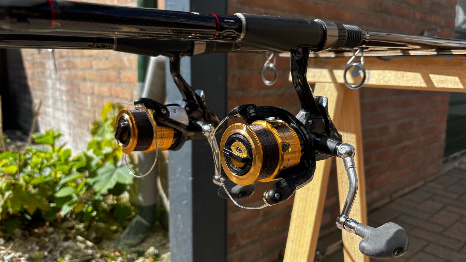 Karperhengel set: 2x JRC Contact hengels + 2x Shimano 4000D, Ophalen, Gebruikt, Complete hengel