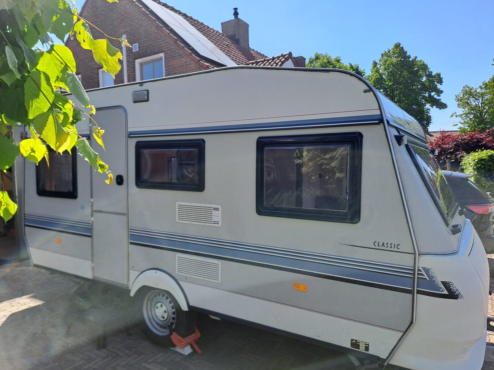 Nette caravan Hobby Classic 440 met voortent en luifel, Ophalen, Gebruikt