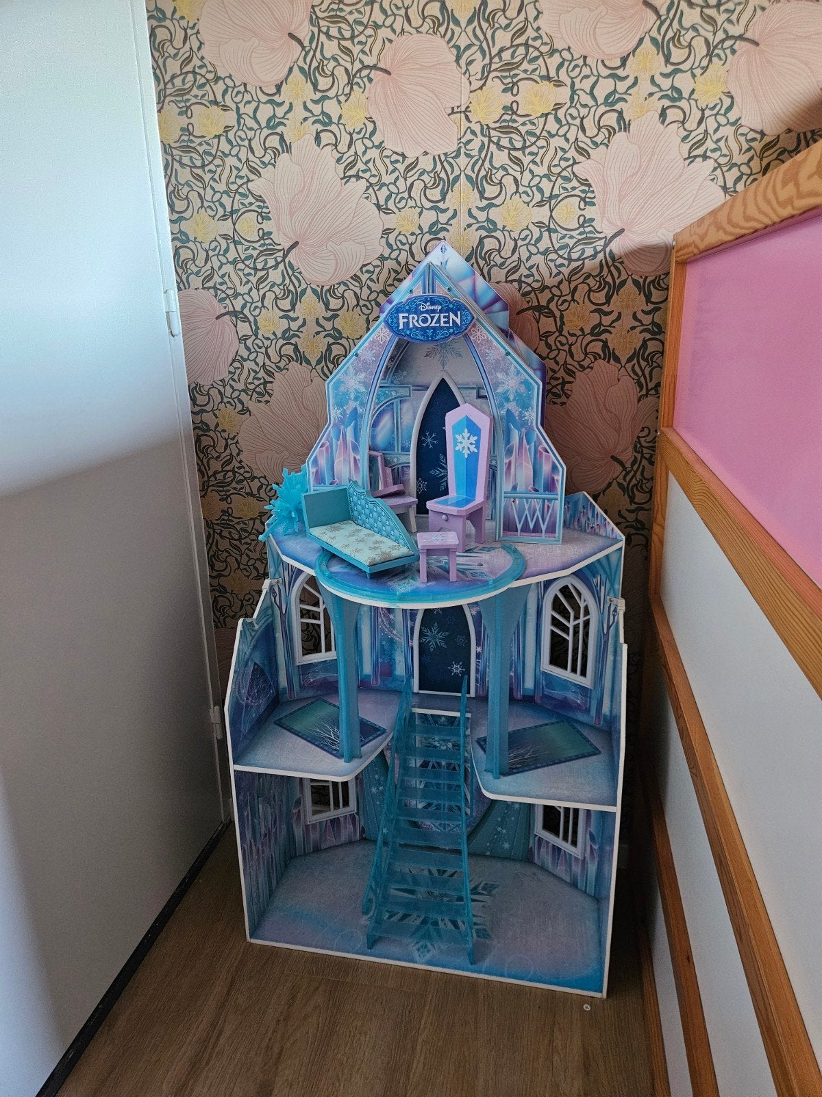 Frozen kasteel voor Barbies - Uren speelplezier!, Ophalen of Verzenden, Gebruikt, Barbie