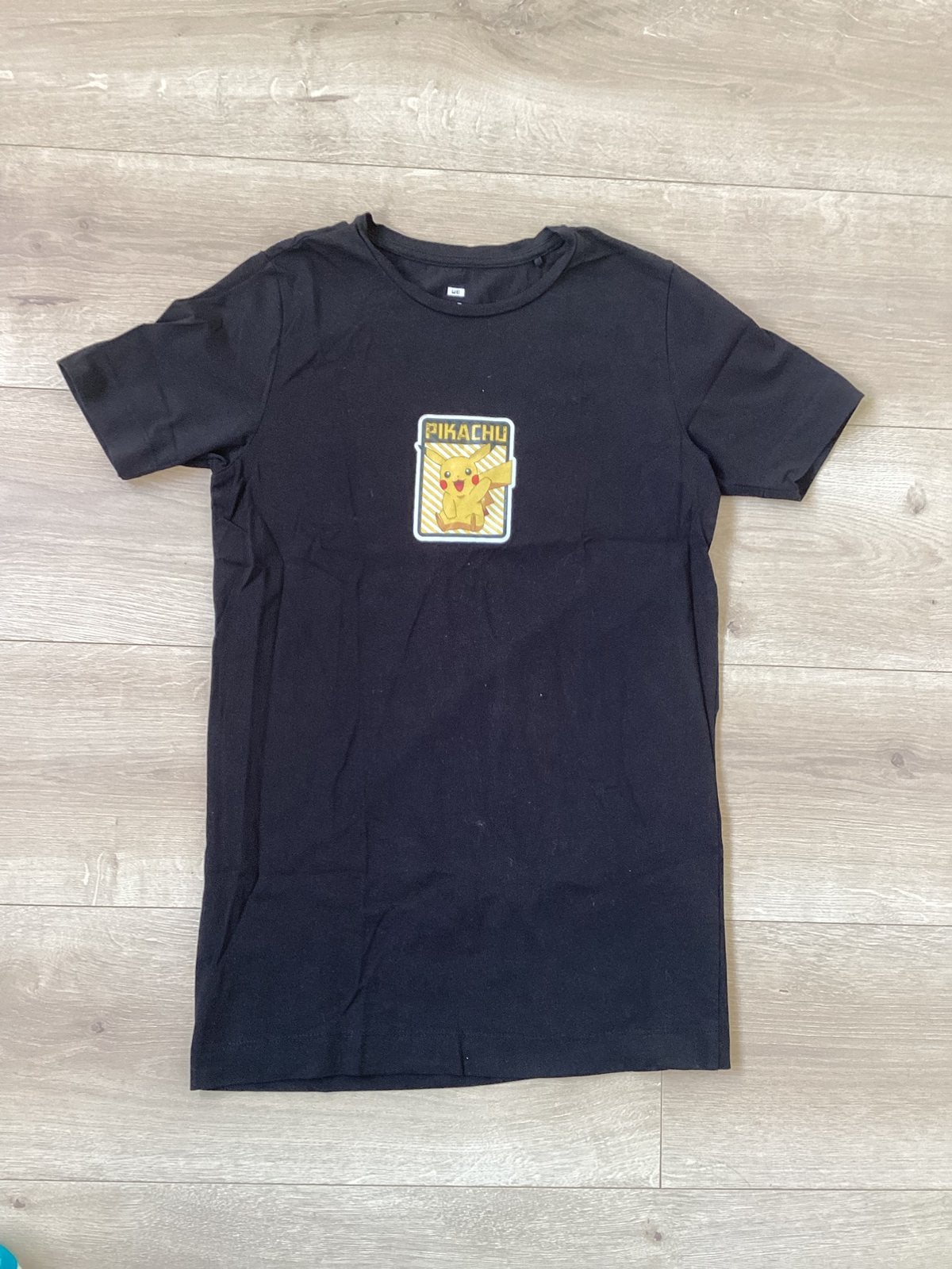Shirt zwart Pikachu maat 158/164, Ophalen of Verzenden, Zo goed als nieuw, Jongen of Meisje, Shirt of Longsleeve