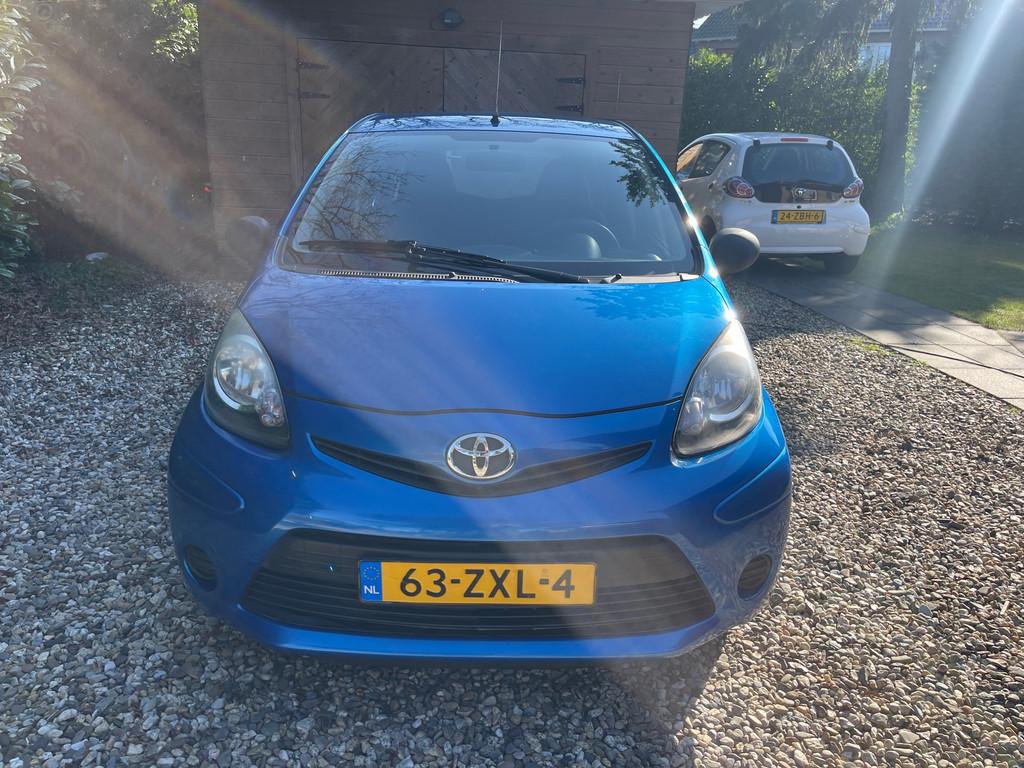 Toyota Aygo RIJKAAR/APK/HISTORY/BEURT/NAP/AIRCO/5drs//DIREKT, Voorwielaandrijving, Euro 5, Stof, Gebruikt