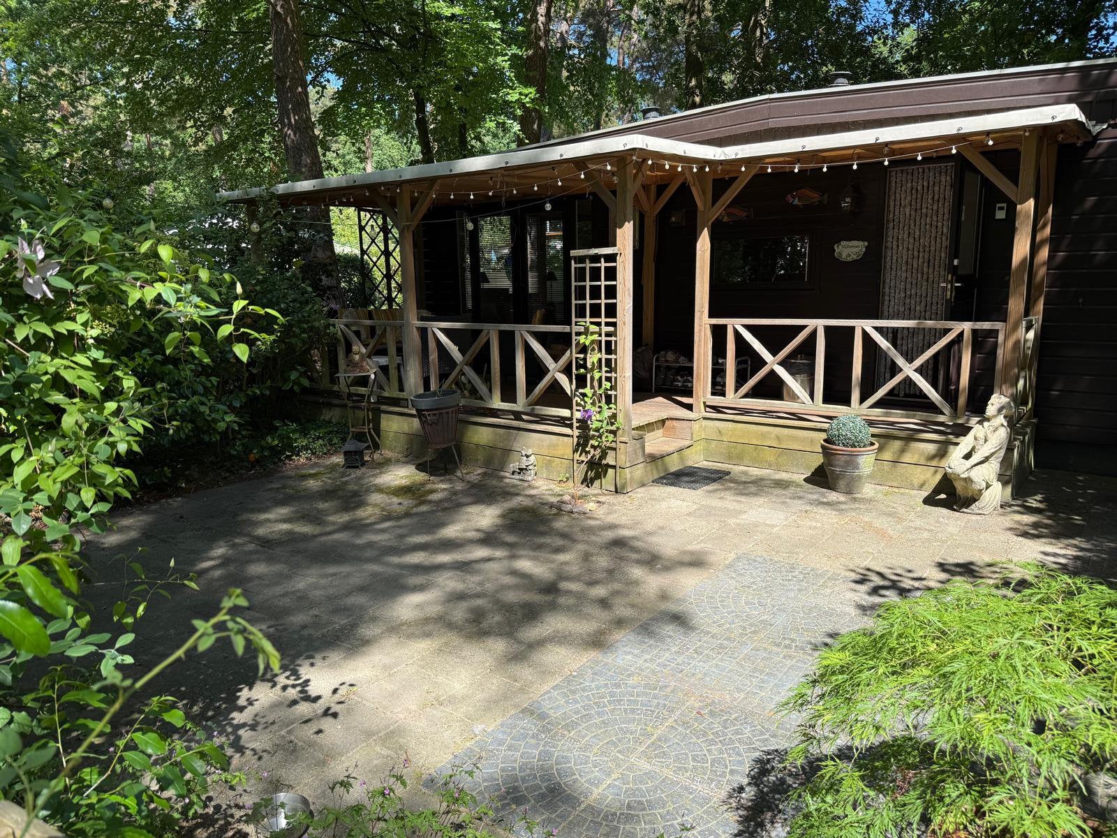 Sfeervol Red Cedar chalet te koop – zonder standplaats, Caravans en Kamperen, Stacaravans, Ophalen