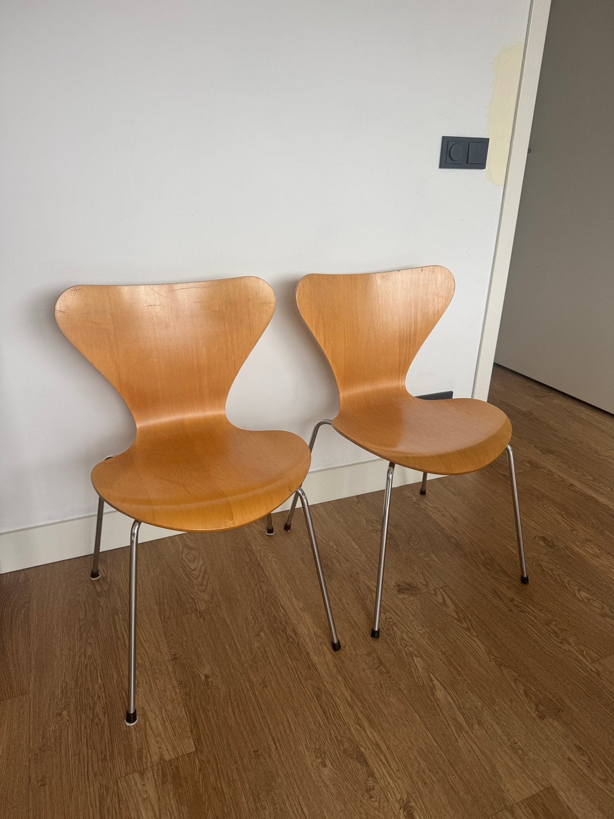 2 x Frits Hansen vlinderstoelen, Huis en Inrichting, Twee, Bruin, Ophalen of Verzenden, Zo goed als nieuw