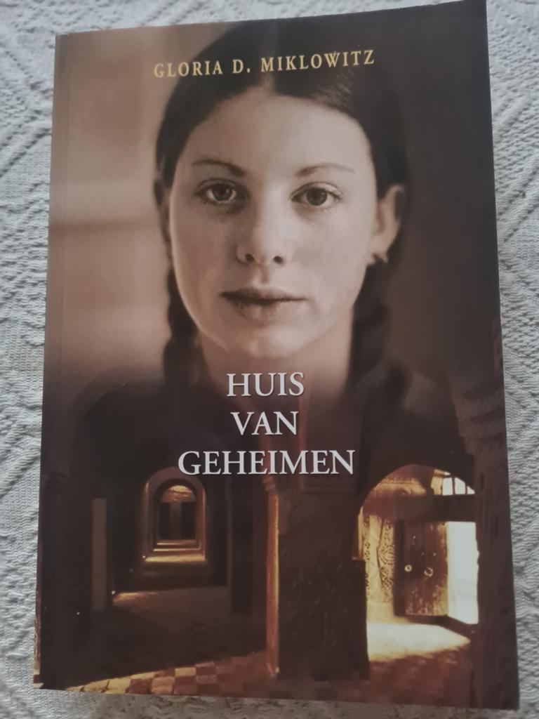 G.D. Miklowitz - Huis van geheimen, Ophalen of Verzenden, Zo goed als nieuw, G.D. Miklowitz