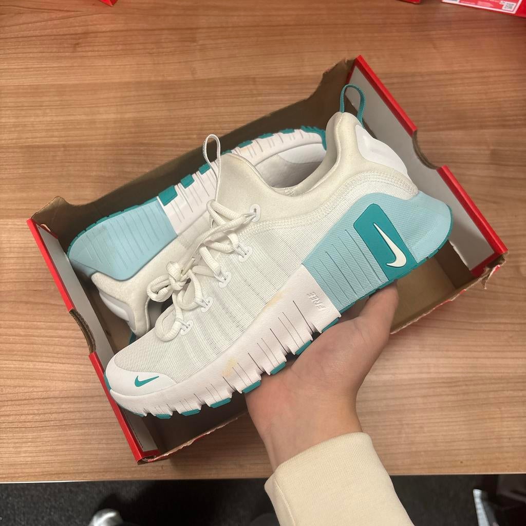 Nike free metcon 6 white blue maat 40.5 - NIEUW, Kleding | Dames, Schoenen, Ophalen of Verzenden, Zo goed als nieuw, Wit, Sportschoenen