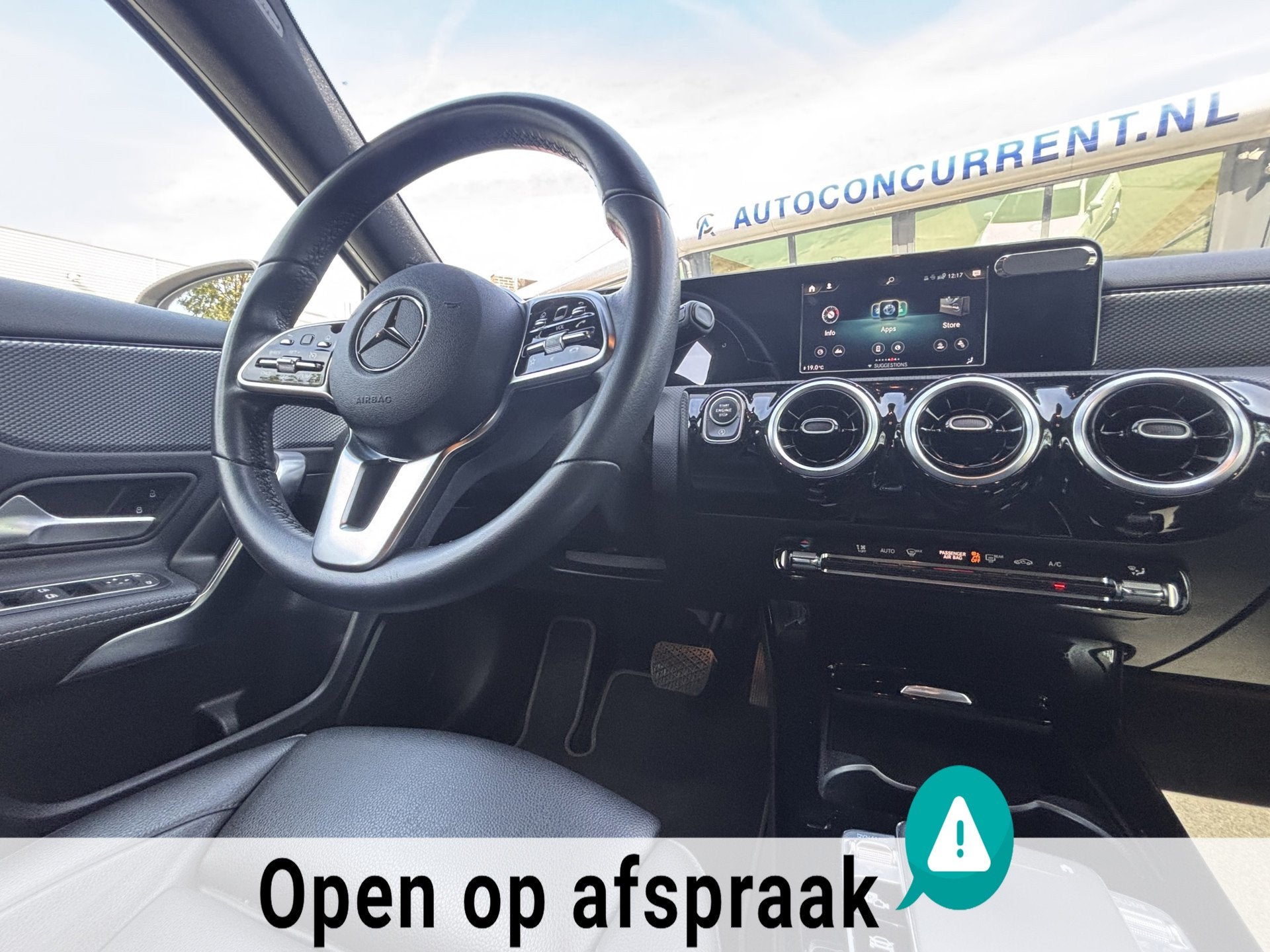 Mercedes-Benz A-klasse 200 Business Solution AMG, Carplay, L, Auto's, Gebruikt, Euro 6, 4 cilinders, Leder