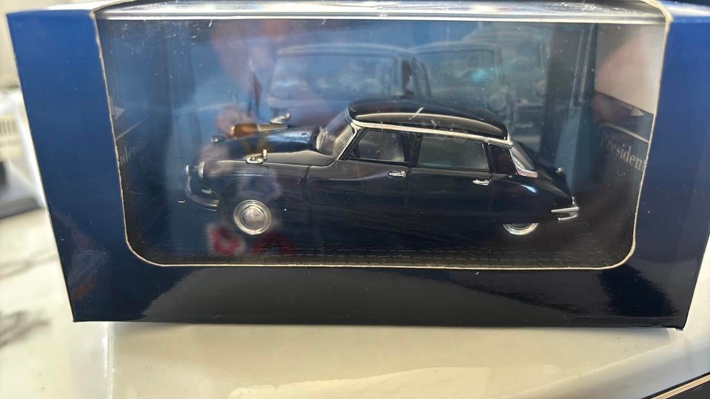 Citroen DS 19, Ophalen of Verzenden, Zo goed als nieuw, Bburago
