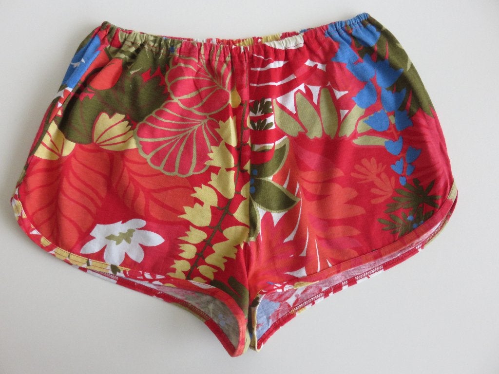 Salto strandbroekje, rode strand short met print maat M, Salto, Overige typen, Ophalen of Verzenden, Zo goed als nieuw