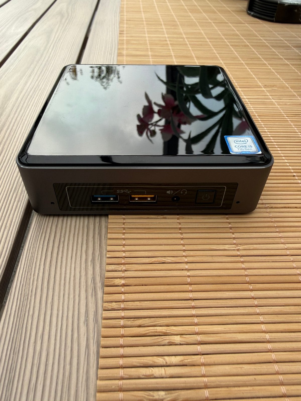 Intel nuc i5 nuc7i5bk met 256GB Nvme SSD en 8GB ram, Computers en Software, Ophalen of Verzenden, Zo goed als nieuw, SSD