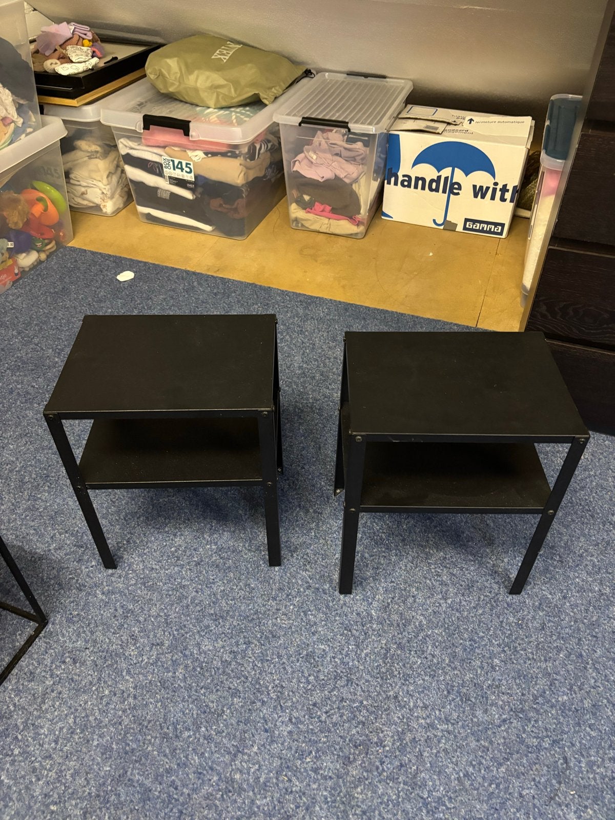 2 IKEA nachtkastjes - Zwart, met opbergplank, Huis en Inrichting, Ophalen, Gebruikt, Minder dan 45 cm, Metaal of Aluminium