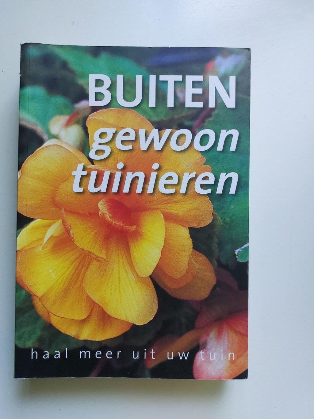 Buiten gewoon tuinieren, Boeken, Ophalen of Verzenden, Zo goed als nieuw, Tuinieren en Tuinplanten